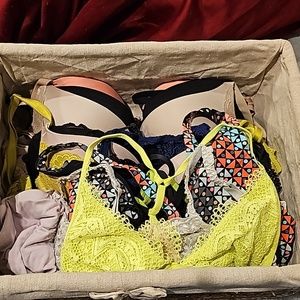 Set of 15 bras, Bramlett, sports, bra. Siz xsmall/32dd